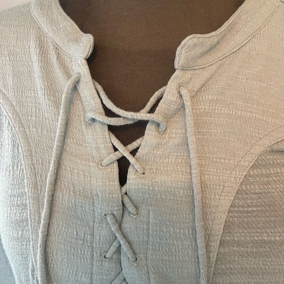 Easel tiered bohemian yoked tunic top. Light blue - Picture 5 of 6